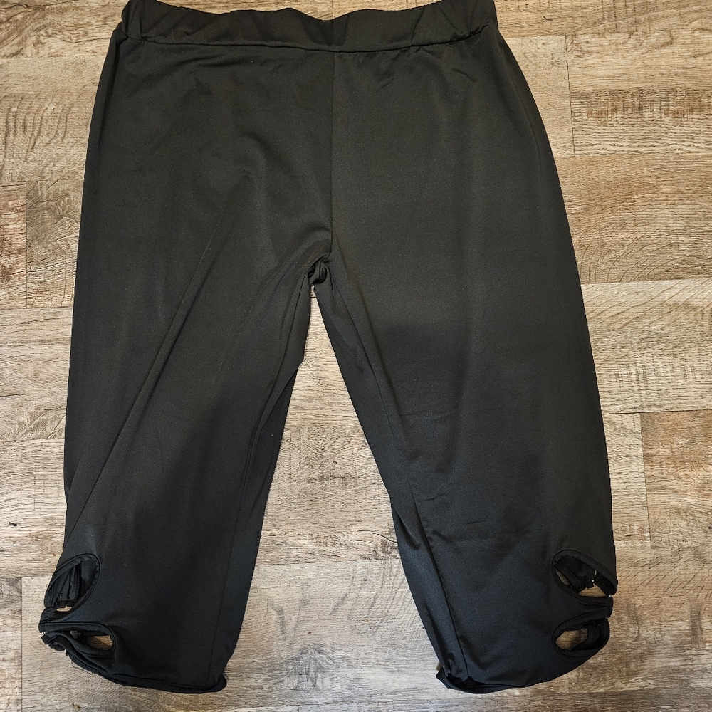 Fox Claw Capris